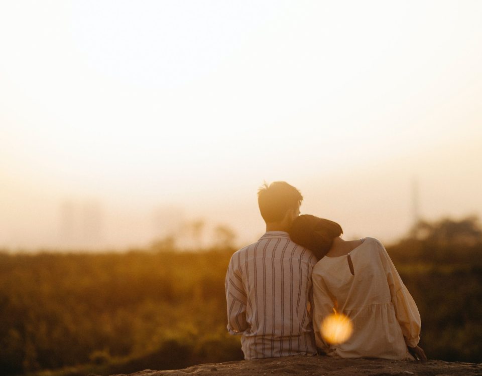 Pareja en San Valentín haciendo actividad para salir de la rutina