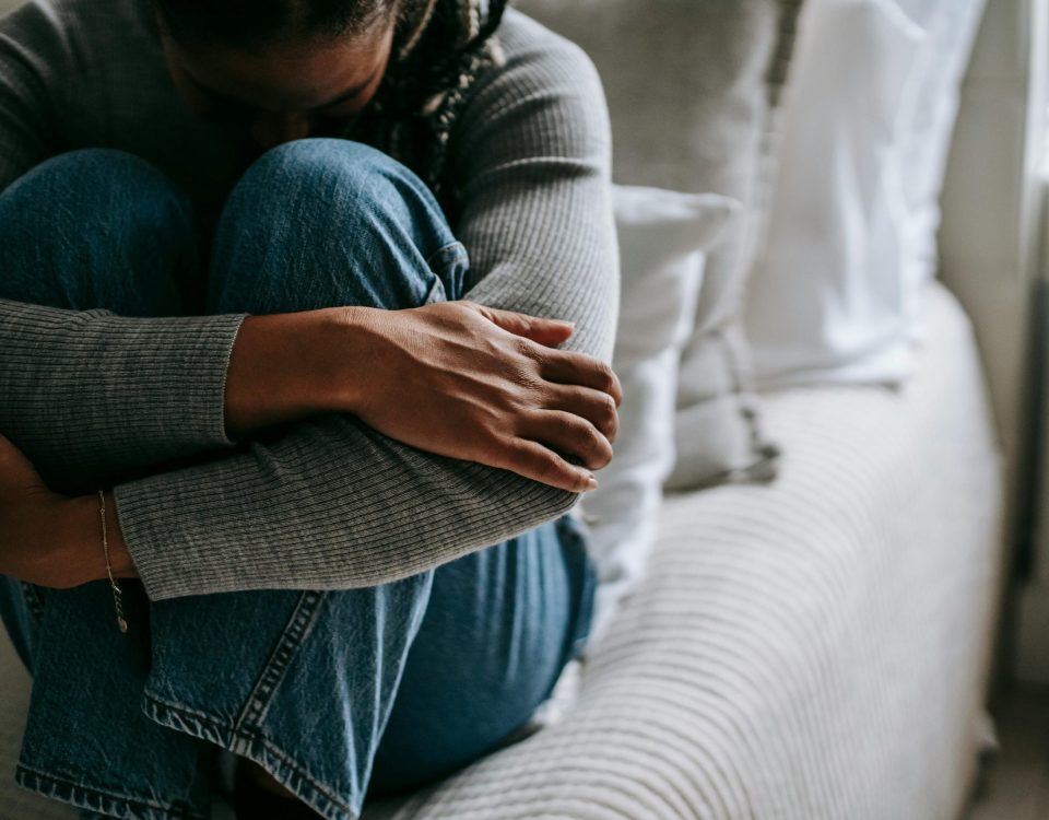 Persona sufriendo ansiedad y depresion